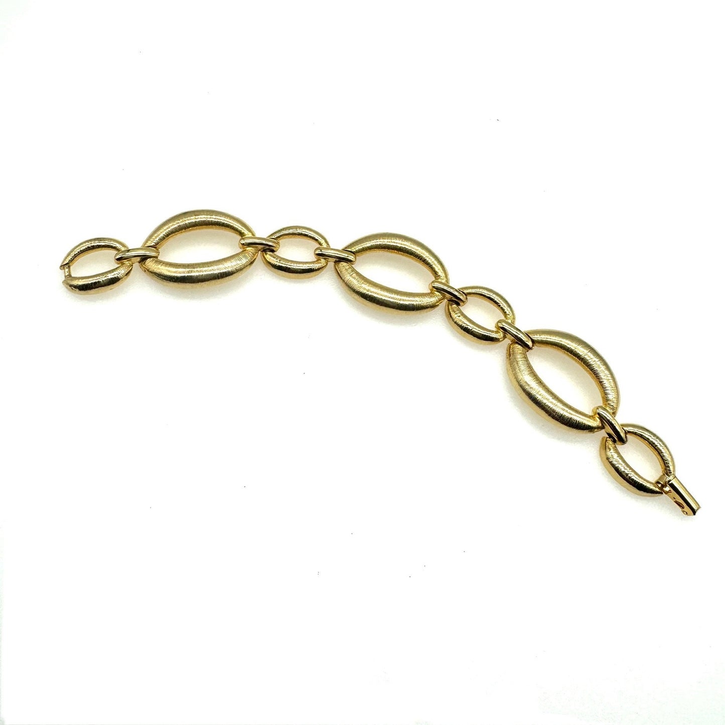 Unsigned Graduated Textured Oval Link Bracelet