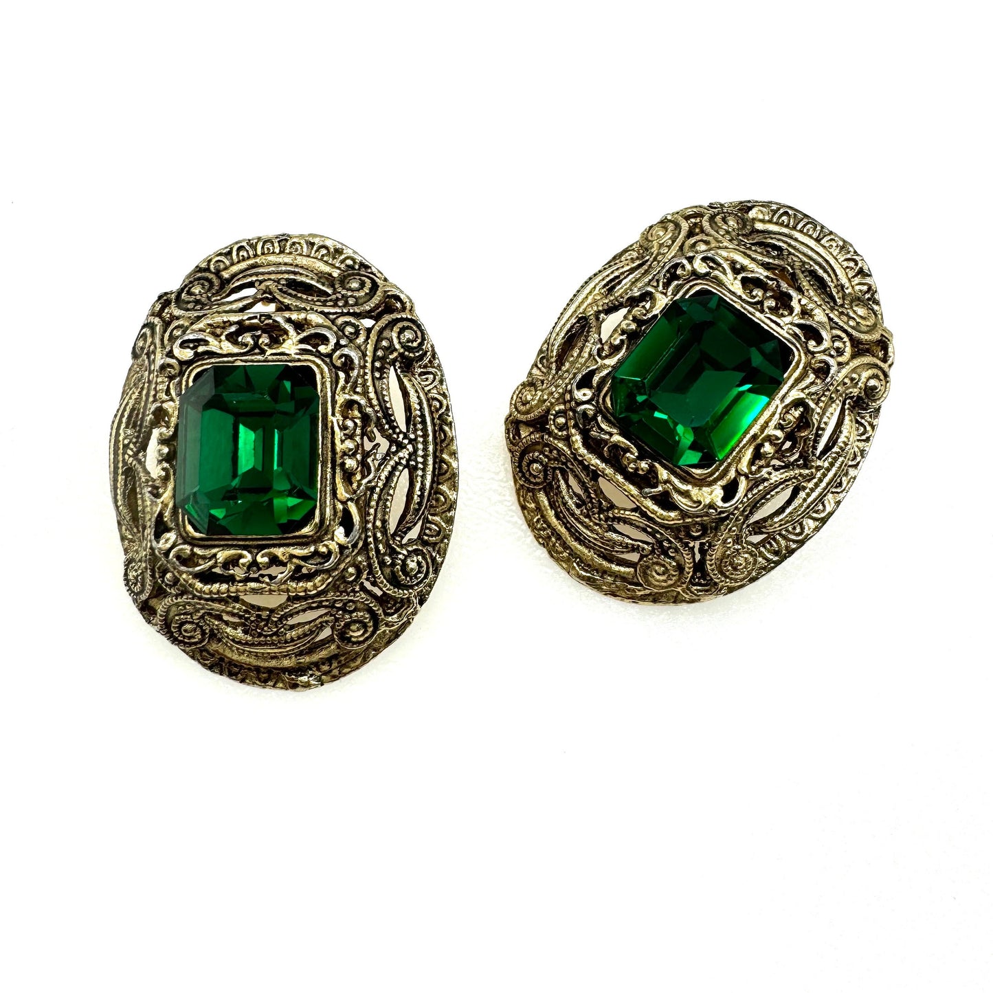 Unsigned Large Oval Ornate Openwork Green Glass Clip On Earrings