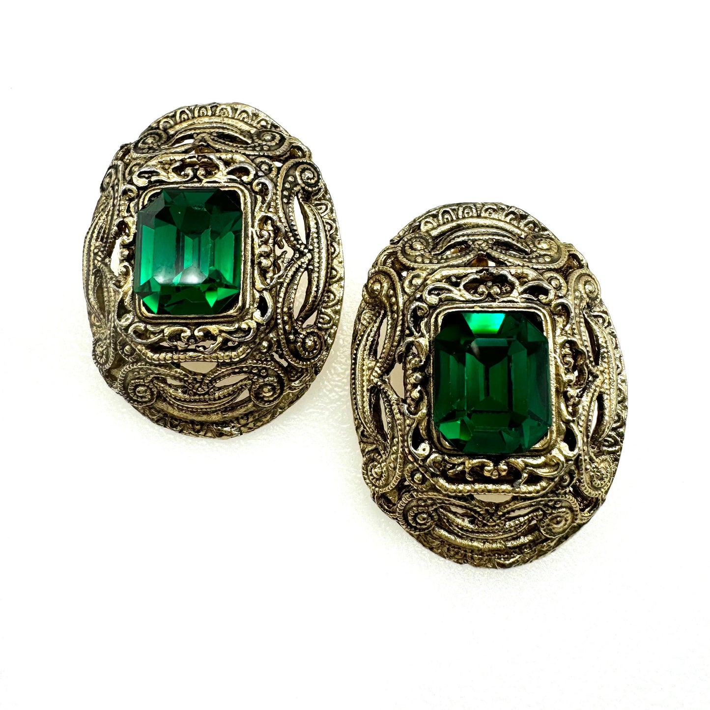 Unsigned Large Oval Ornate Openwork Green Glass Clip On Earrings