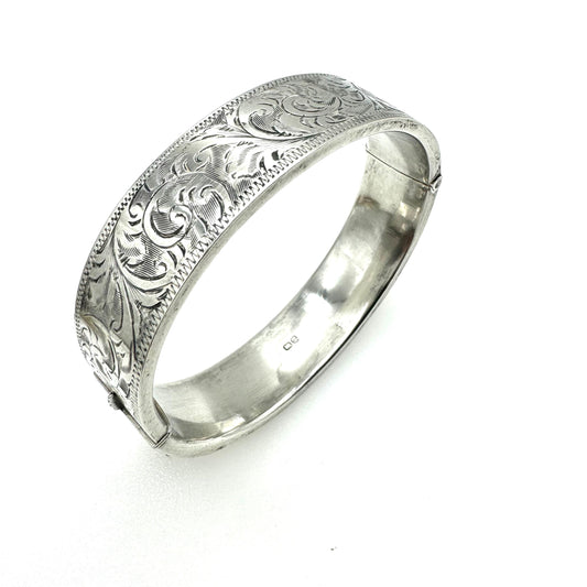 1942 Chester Engraved Silver Hinged Bangle