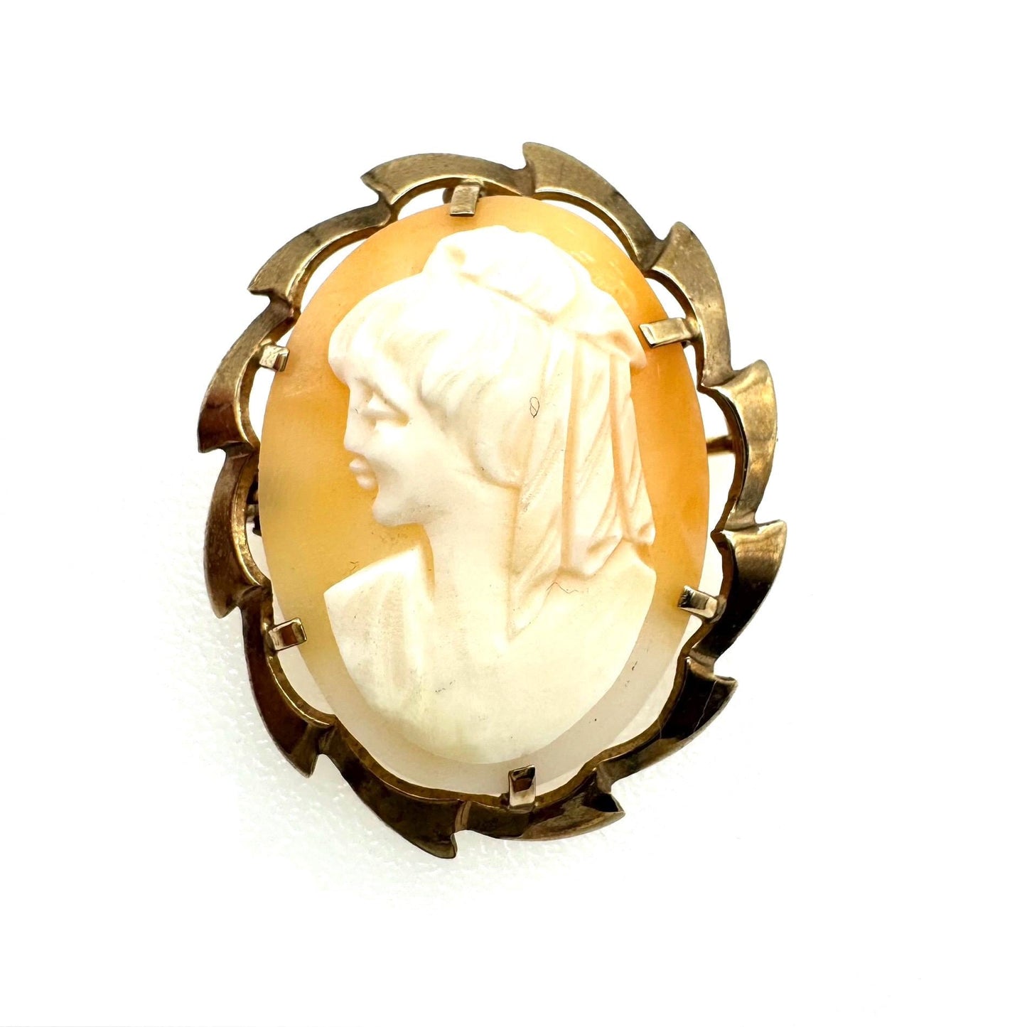 EJ Clewley & Co 1946 375 9ct Gold Shell Cameo Brooch