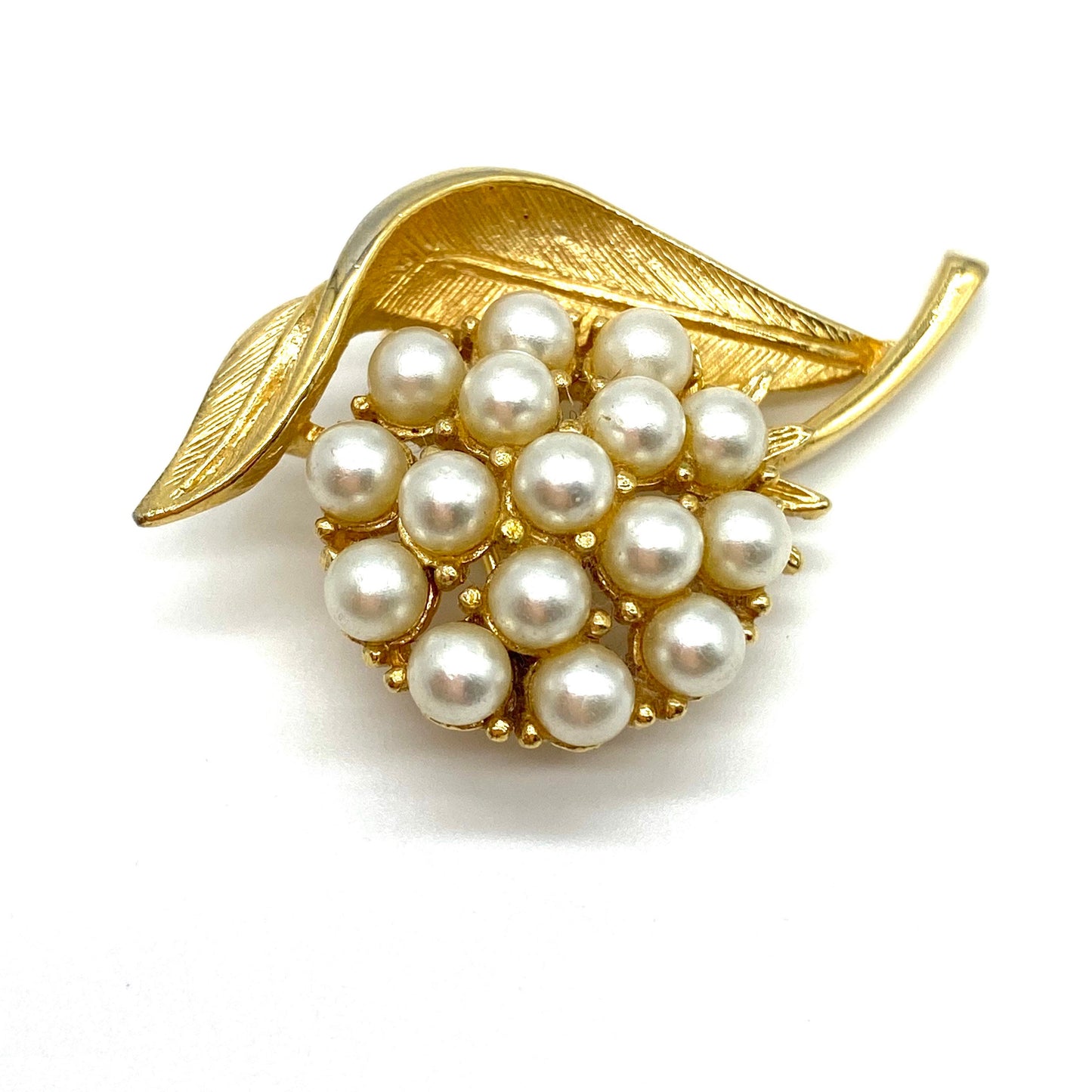 Sarah Coventry 'Splendor Pearl Blossom' Feuille unique plaquée or avec broche fleur en fausses perles