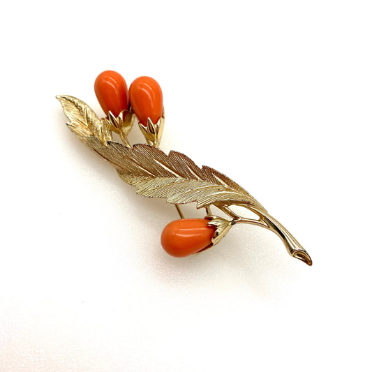 Sarah Coventry 'Bittersweet Berries' 1963 Broche de baies de lucite aux tons pêche