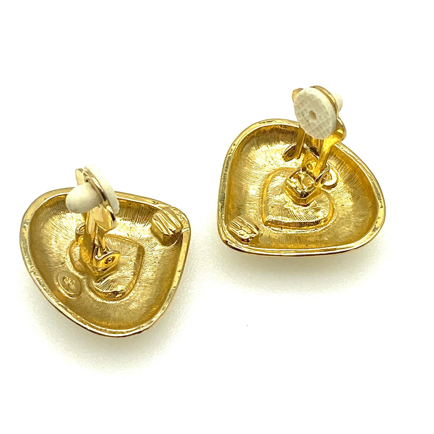 Boucles d'oreilles à clip en forme de cœur à l'envers en forme de triangle Joan Collins