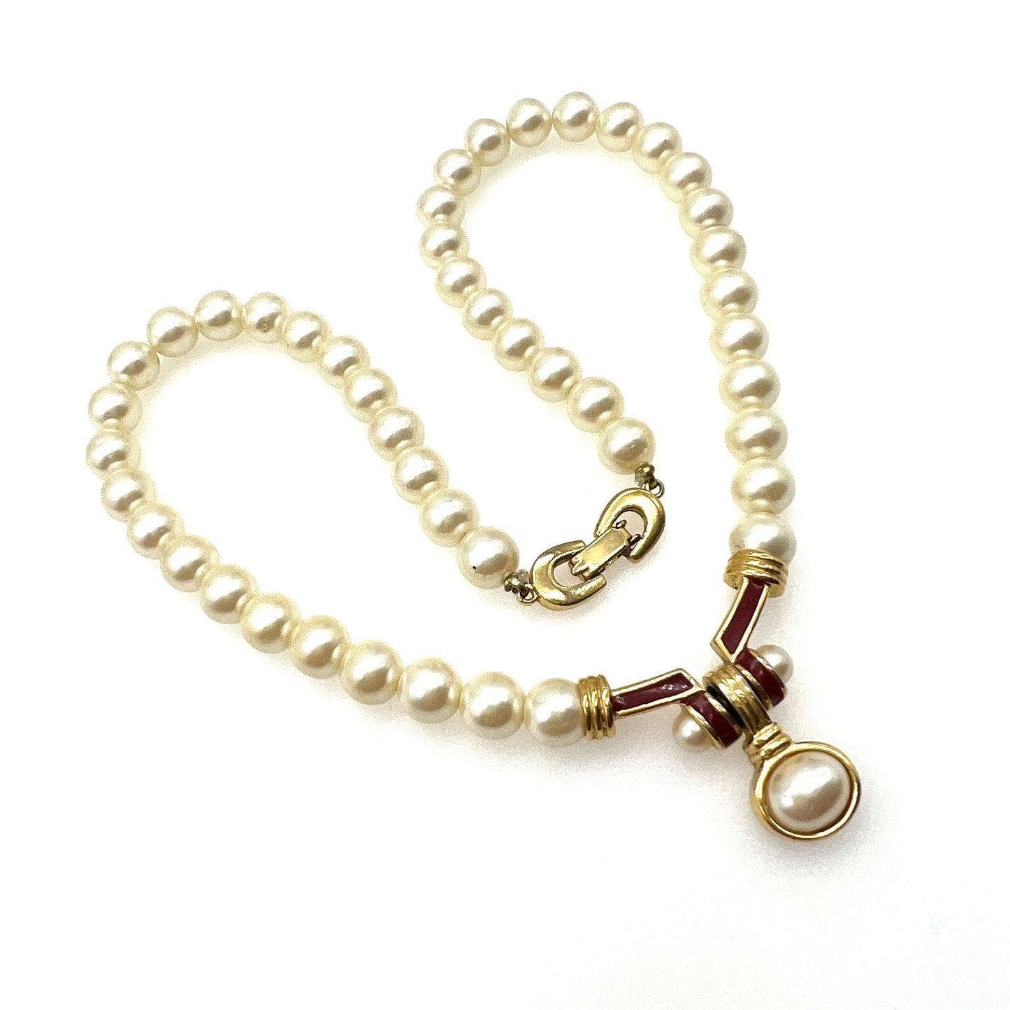 Richelieu Faux Pearl Necklace with Integral Enamel Pendant