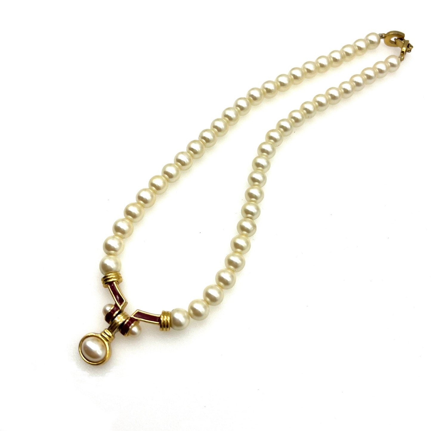 Richelieu Faux Pearl Necklace with Integral Enamel Pendant