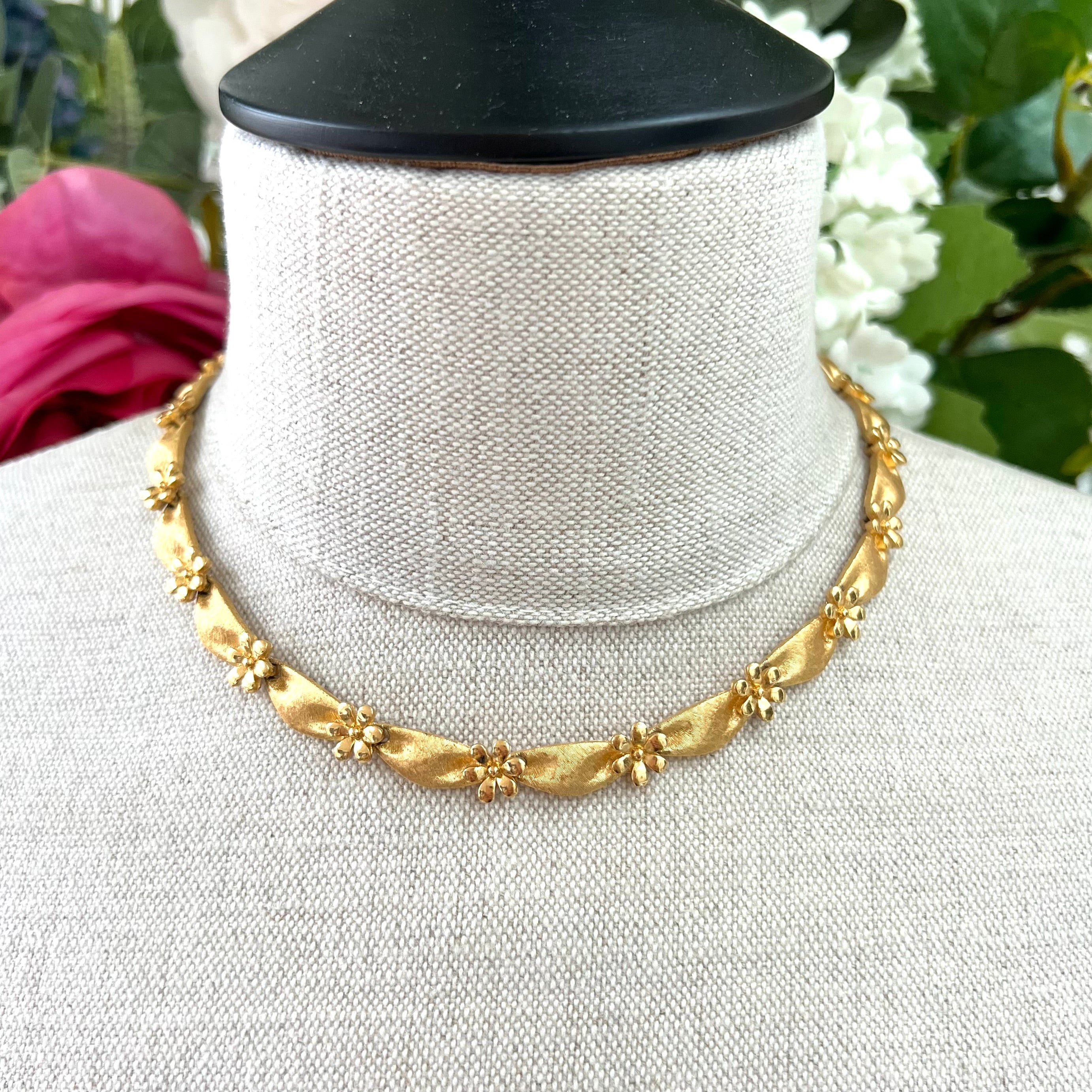 Trifari deals gold necklace